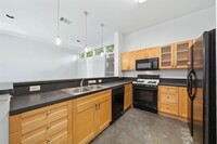 707 E 47th St, Unit B in Austin, TX - Foto de edificio - Building Photo