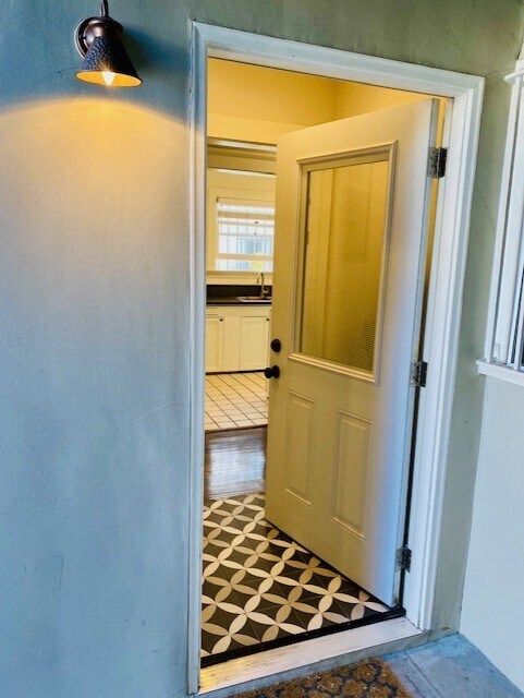 162 S Catalina St, Unit 162 S. Catalina Street in Los Angeles, CA - Building Photo