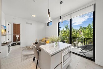 1030 15th St in Miami Beach, FL - Building Photo - Building Photo