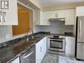 6767 Thorold Stone Rd in Niagara Falls, ON - Building Photo - Building Photo