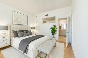 350 NE 24th St, Unit 909 in Miami, FL - Building Photo