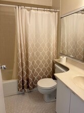 2 Bay Club Dr in Queens, NY - Building Photo - Building Photo