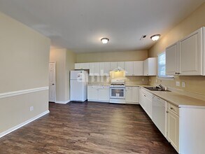7036 Spanglers Spring Way in Raleigh, NC - Foto de edificio - Building Photo