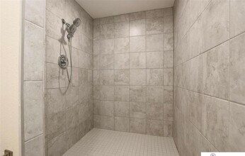 2329 S 125th Ave in Omaha, NE - Foto de edificio - Building Photo