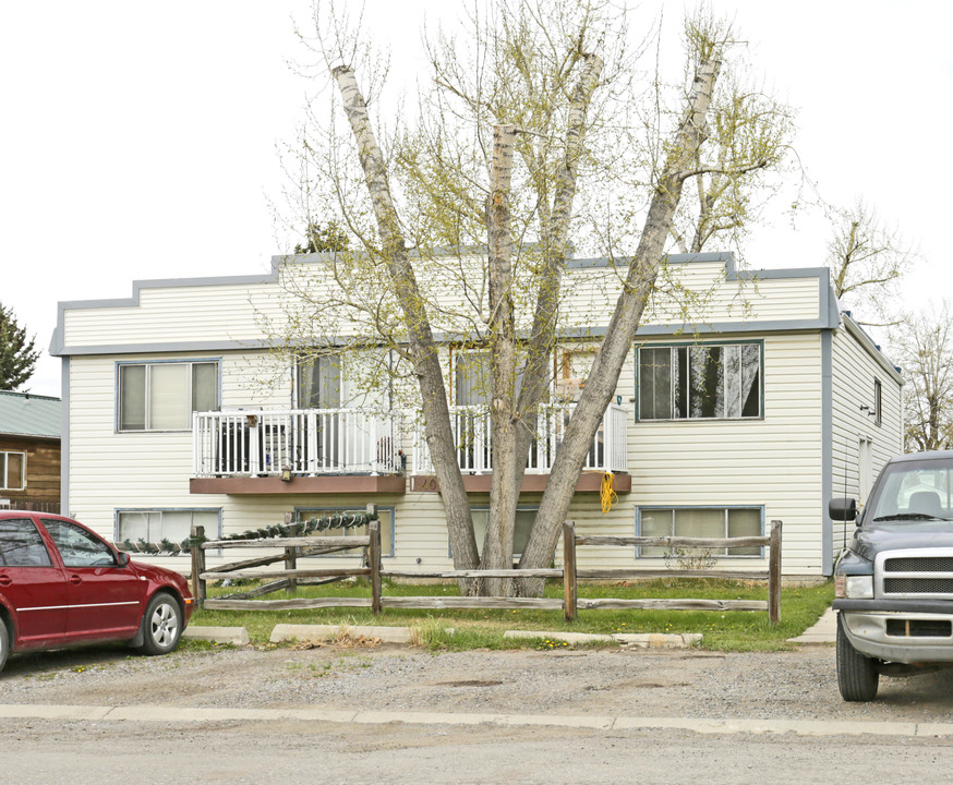 406 3rd Ave SW in Black Diamond, AB - Building Photo