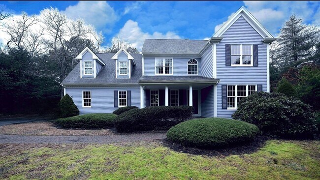 8 Tiffany Rd in Bourne, MA - Building Photo - Building Photo