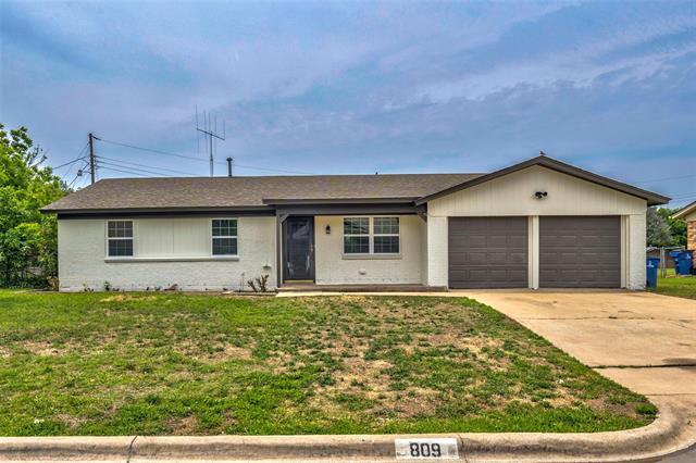 809 Michelle Dr in Everman, TX - Building Photo - Building Photo
