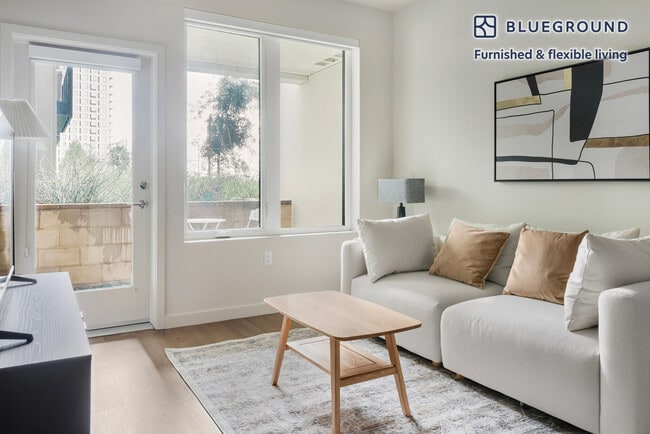 2333 Calle Del Mundo