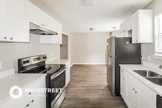 329 Lakeshore Dr in Stockbridge, GA - Building Photo - Building Photo