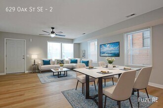 629 SE Oak St in Minneapolis, MN - Foto de edificio - Building Photo