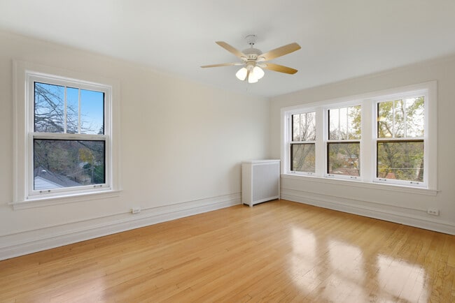 1507 Dobson St in Evanston, IL - Foto de edificio - Building Photo