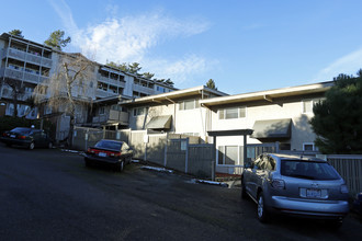 Terrace View Apartments in Seattle, WA - Building Photo - Building Photo