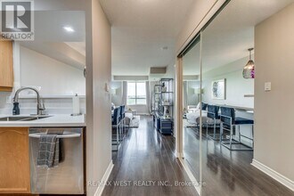 700-1700 Humberwood Blvd in Toronto, ON - Building Photo - Building Photo