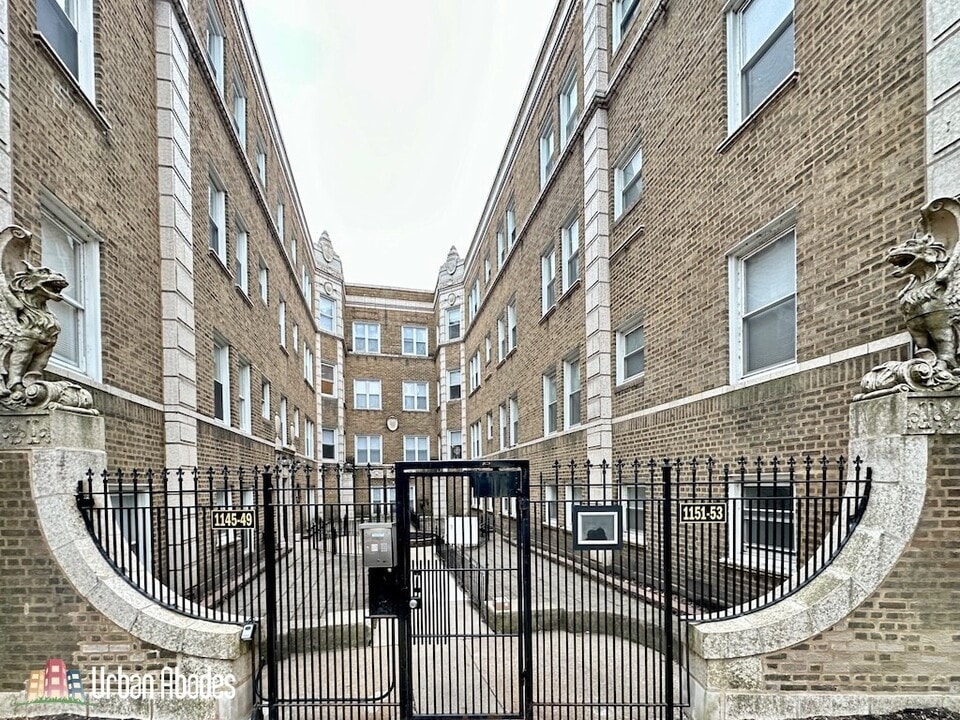 1151 W Lunt Ave, Unit A06C in Chicago, IL - Building Photo