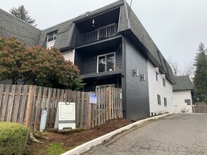 Spring Terrace Apartments in Portland, OR - Building Photo - Building Photo