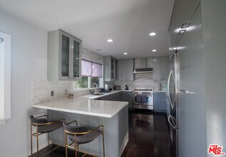 1438 Davies Dr in Beverly Hills, CA - Foto de edificio - Building Photo