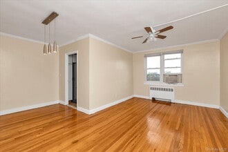275 Maple Ave in Rockville Centre, NY - Building Photo - Building Photo