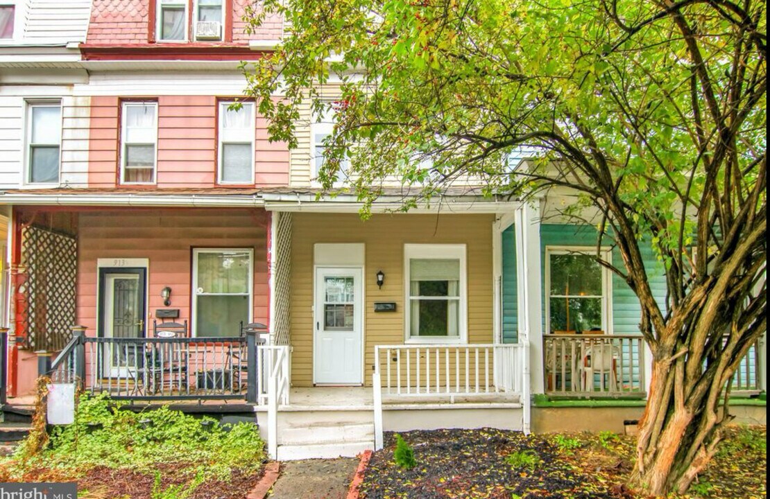 915 Norwood St in Harrisburg, PA - Building Photo