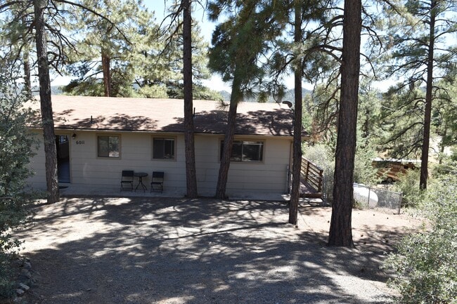 property at 6011 W Oak Ridge