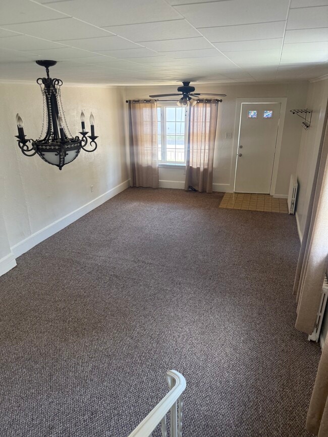 133 W Vaughn St in Kingston, PA - Building Photo - Building Photo