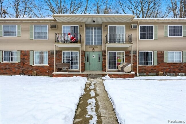 8188 24 Mile Rd, Unit 32 in Shelby Township, MI - Building Photo - Building Photo