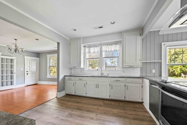 property at 1815 Castle Hayne Rd