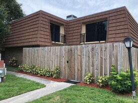 2117 Patty Cir NE in Palm Bay, FL - Building Photo