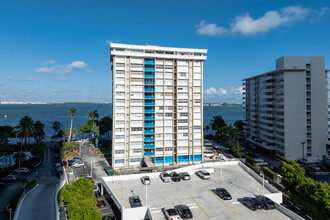 Bayshore Place Condominium in Miami, FL - Building Photo - Building Photo