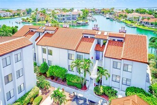 557 Pinellas Bayway S in Tierra Verde, FL - Building Photo