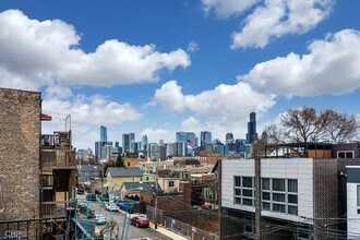 Huron 1347 W in Chicago, IL - Foto de edificio - Building Photo