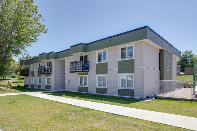 2282 25th Av E