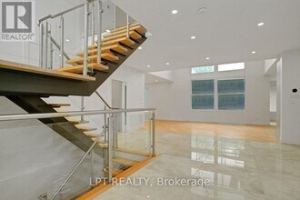 298 Crestview Rd in Ottawa, ON - Building Photo - Building Photo