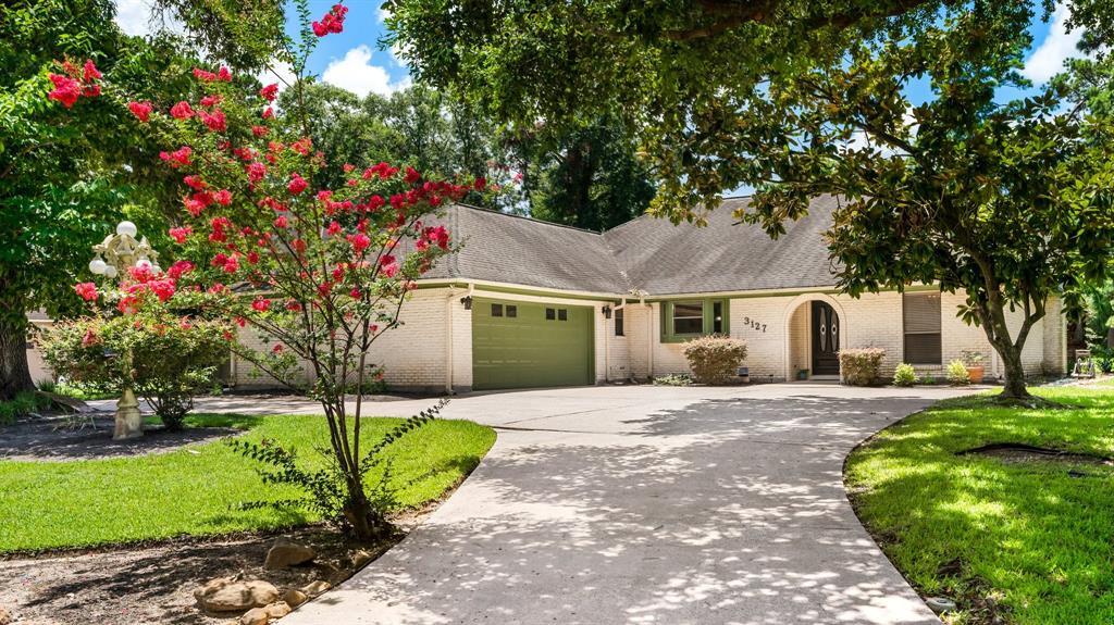 3127 Lake Island Dr in Montgomery, TX - Building Photo