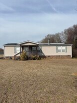 6115 Dinkins Mill Rd in Rembert, SC - Building Photo