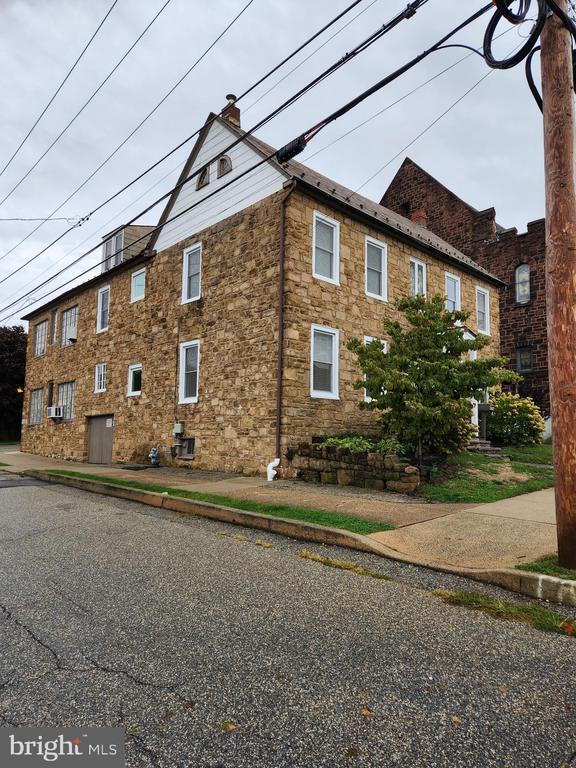 20 W 6th Ave in Conshohocken, PA - Building Photo - Building Photo