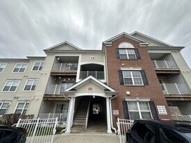 1022 Dogwood Ct in New Brunswick, NJ - Building Photo