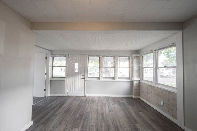 3907 Hoyt Ave in Indianapolis, IN - Foto de edificio - Building Photo