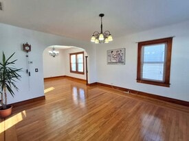 180 N Broadway, Unit B in South Amboy, NJ - Building Photo