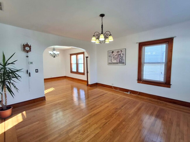 180 N Broadway, Unit B