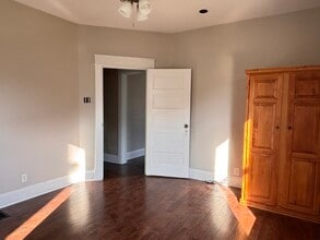 1836 Elm Ave, Unit #1 in Cincinnati, OH - Foto de edificio - Building Photo