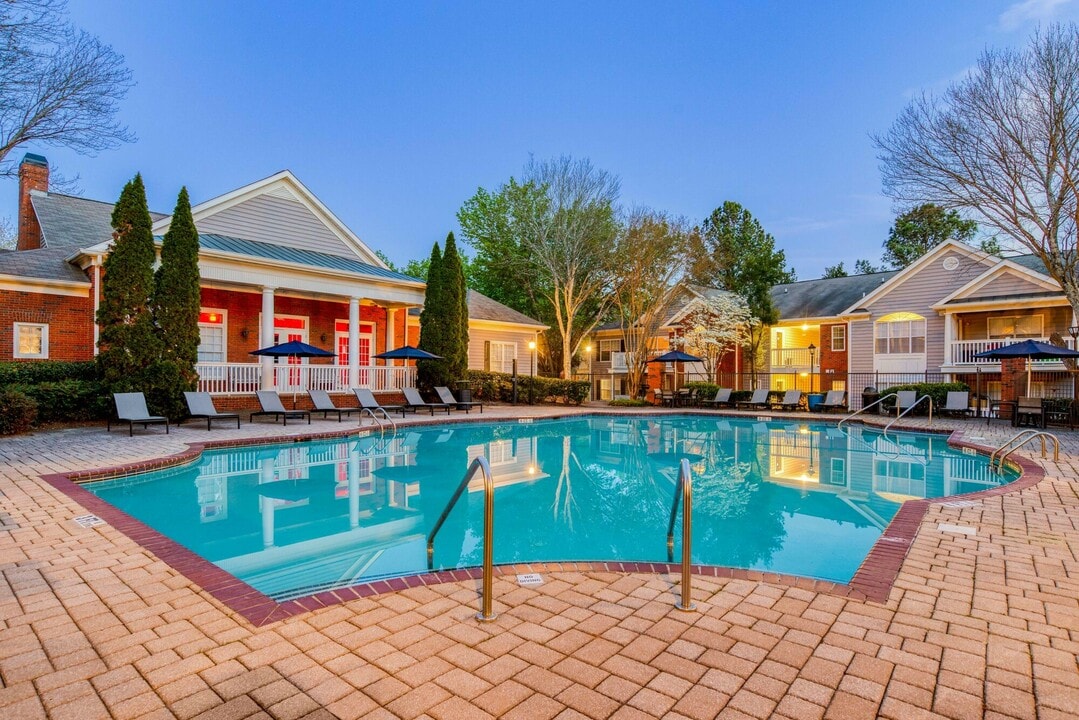 Veranda Knolls in Peachtree Corners, GA - Foto de edificio