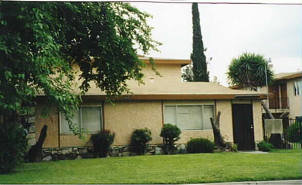 1317 Hardt St in San Bernardino, CA - Foto de edificio