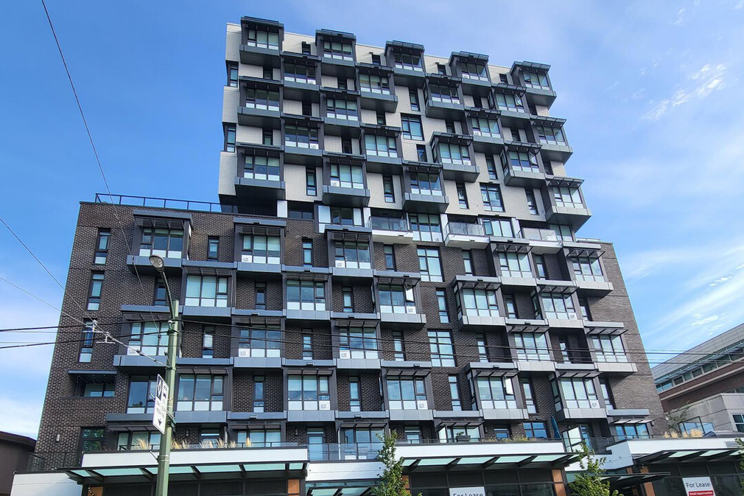 1649 E Broadway in Vancouver, BC - Building Photo