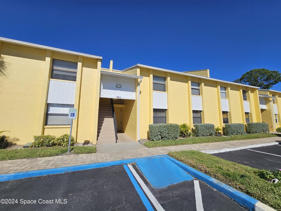 594 N Wickham Rd in Melbourne, FL - Building Photo