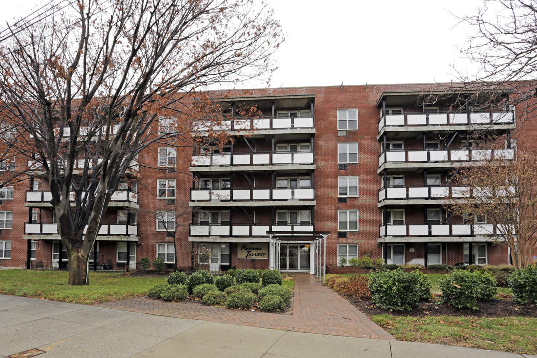 1910 Parsons Blvd in Flushing, NY - Building Photo