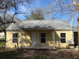 688 Martindale Rd in San Marcos, TX - Building Photo