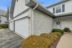 1487 Hazelwood Ct in Gurnee, IL - Building Photo