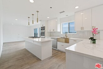 5310 Medina Rd in Los Angeles, CA - Building Photo - Building Photo