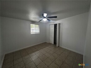 1011 Hackberry St in San Marcos, TX - Building Photo - Building Photo