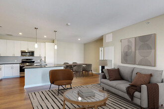 49 Clayton Blvd-Unit -FL2-ID1270A in Baldwin Place, NY - Foto de edificio - Building Photo